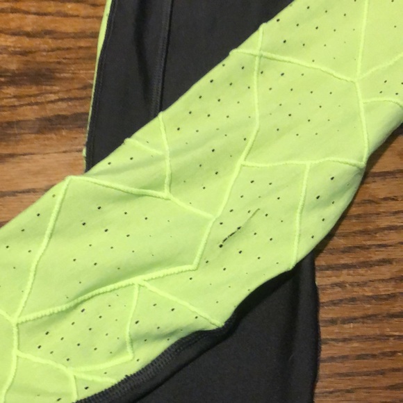Under Armour compression running leggings - Picture 2 of 8